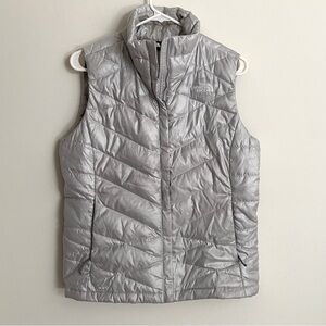 NORTH FACE 550 Silver/Grey Down  Quilted Vest Stand-Up Collar MEDIUM